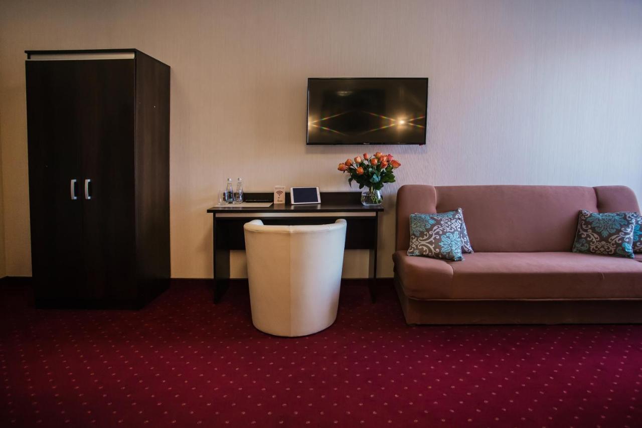 Hotel Lord Старгард-Щециньски Экстерьер фото